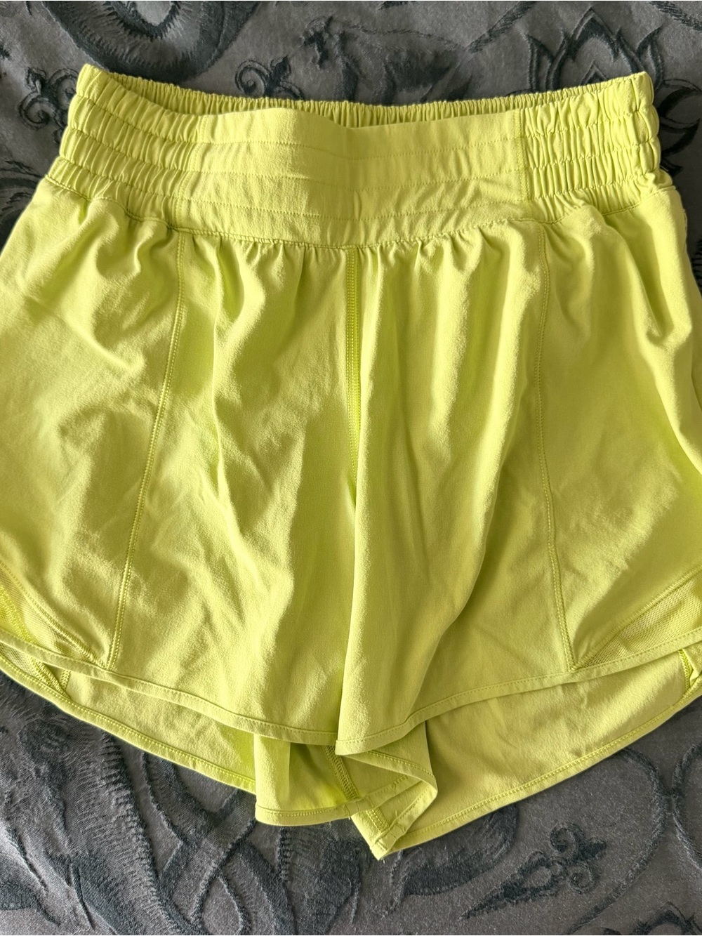 Women's lululemon Hotty Hot High-Rise Lined 4” Short - size 4